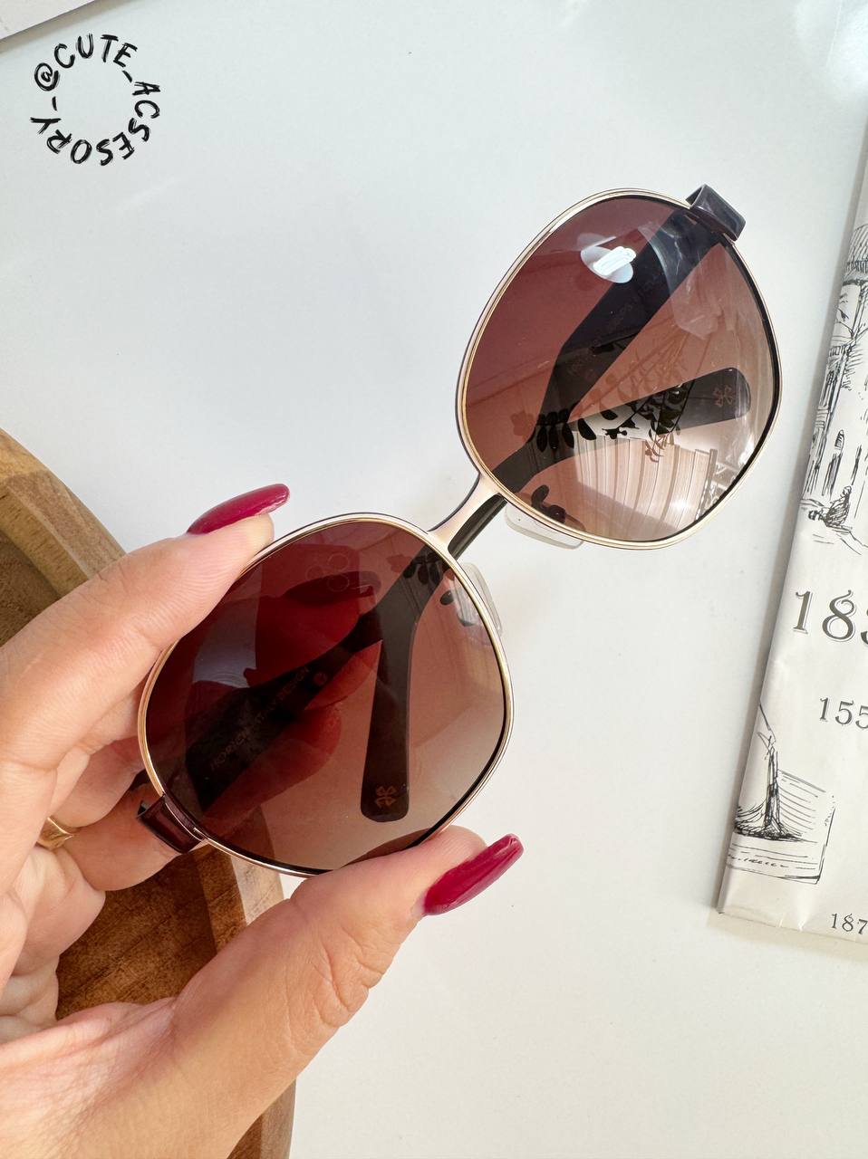 عینک آفتابی زنانه کد ۰۰۵