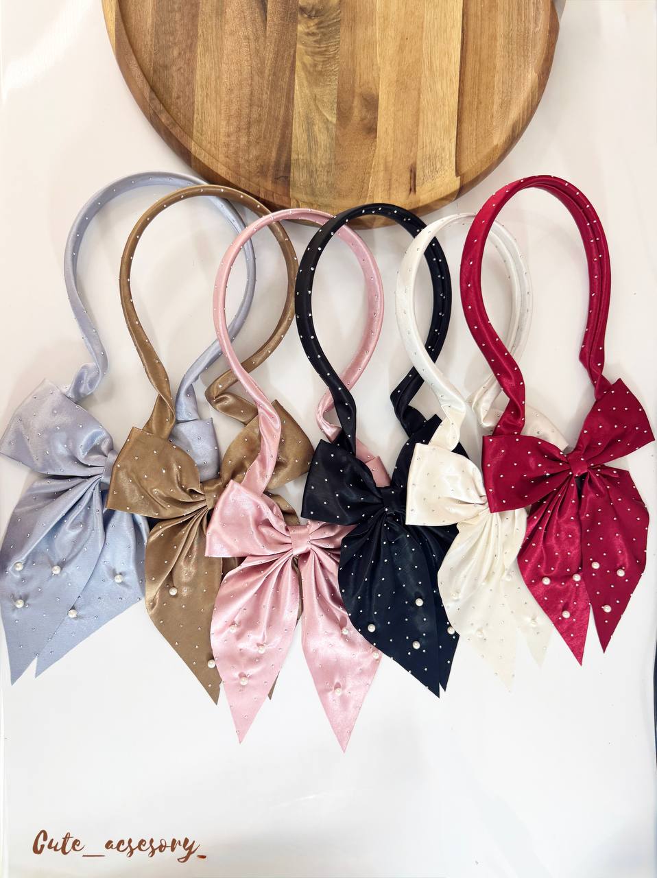 تل با آویز پاپیون