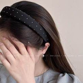 تل ابری نگین دار